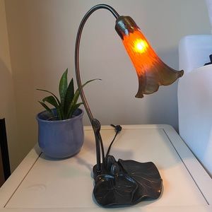Art Nouveau Lily Flower Pad Accent Lamp AMBER GREEN Glass Shade TIFFANY STYLE